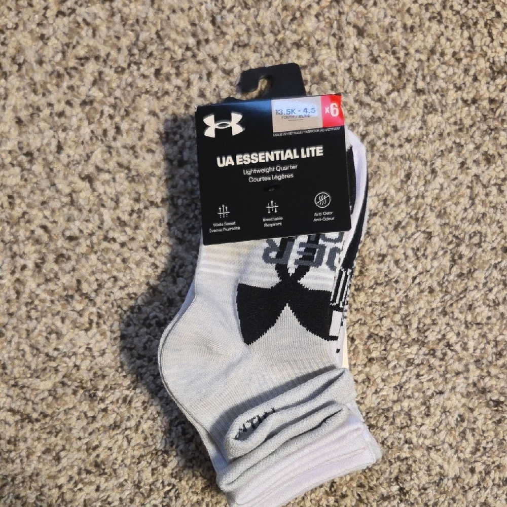 Under Armour UA Essential Lite Gray and Black Socks